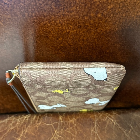 Coach x Peanuts Snoopy and Woodstock Brown Wristlet - Picture 5 of 9